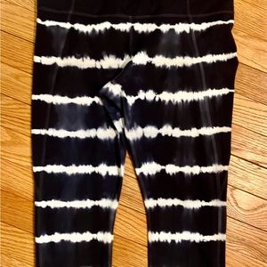 Lululemon athletica Striped Capri Cropped Leggings Blue White size Large